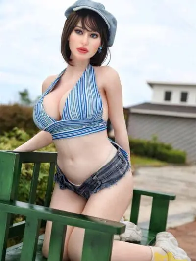 Valentina – 5’4″ | 163cm Sex Doll